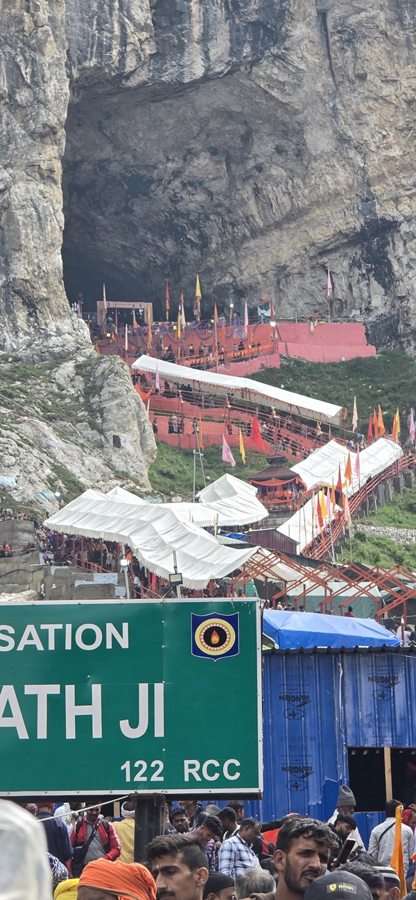 Pilgrims at the Amarnath Cave