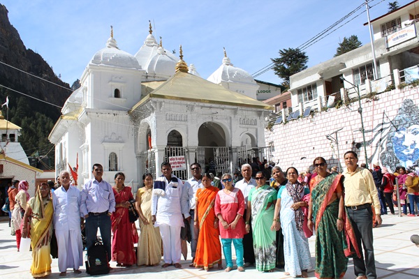 Badrinath Temple with snow-capped mountains
