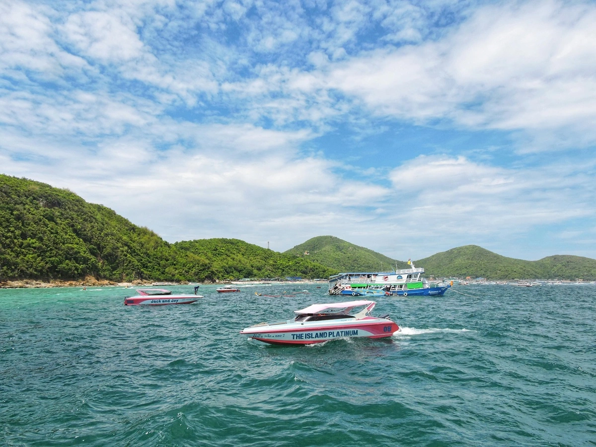 Pristine beaches of Coral Island in Pattaya